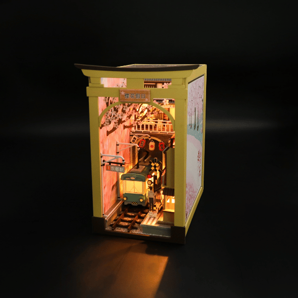 Huzur Caddesi maketi - Gece ışıklandırması ile etkileyici sahne.